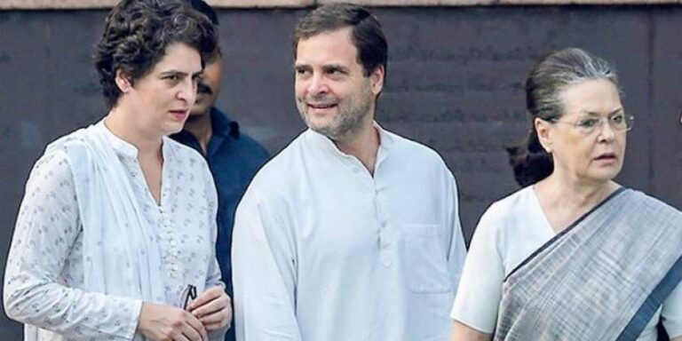 కాంగ్రెస్ భవిష్యత్తు ను నాశనం చేస్తున్న గాంధీలు