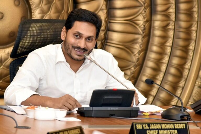 యువతను టార్గెట్‌ చేసిన జగన్‌