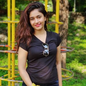 Poonam Bajwa Beauty Clicks