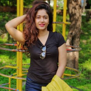 Poonam Bajwa Beautiful Pics