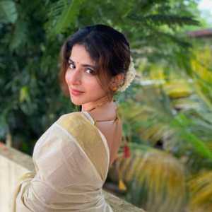 Iswarya Menon Photos