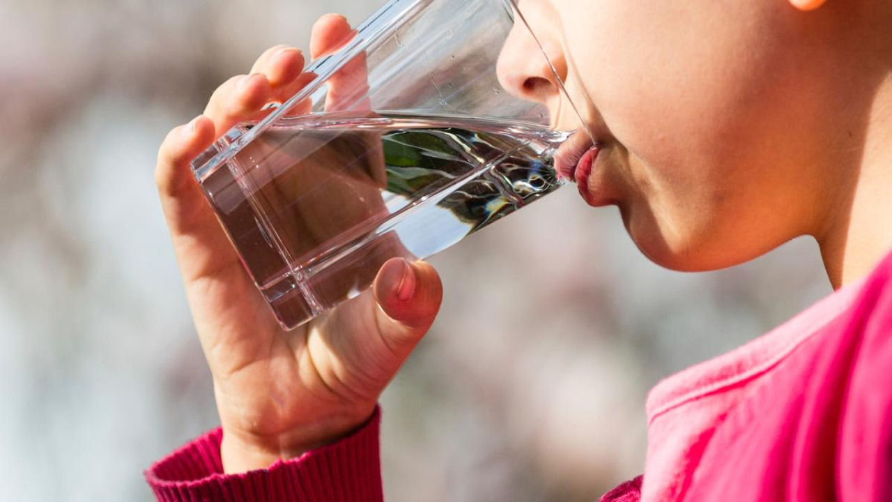 Drinking Water: మంచినీళ్లు తాగడంలో పద్ధతులేంటో తెలుసా?
