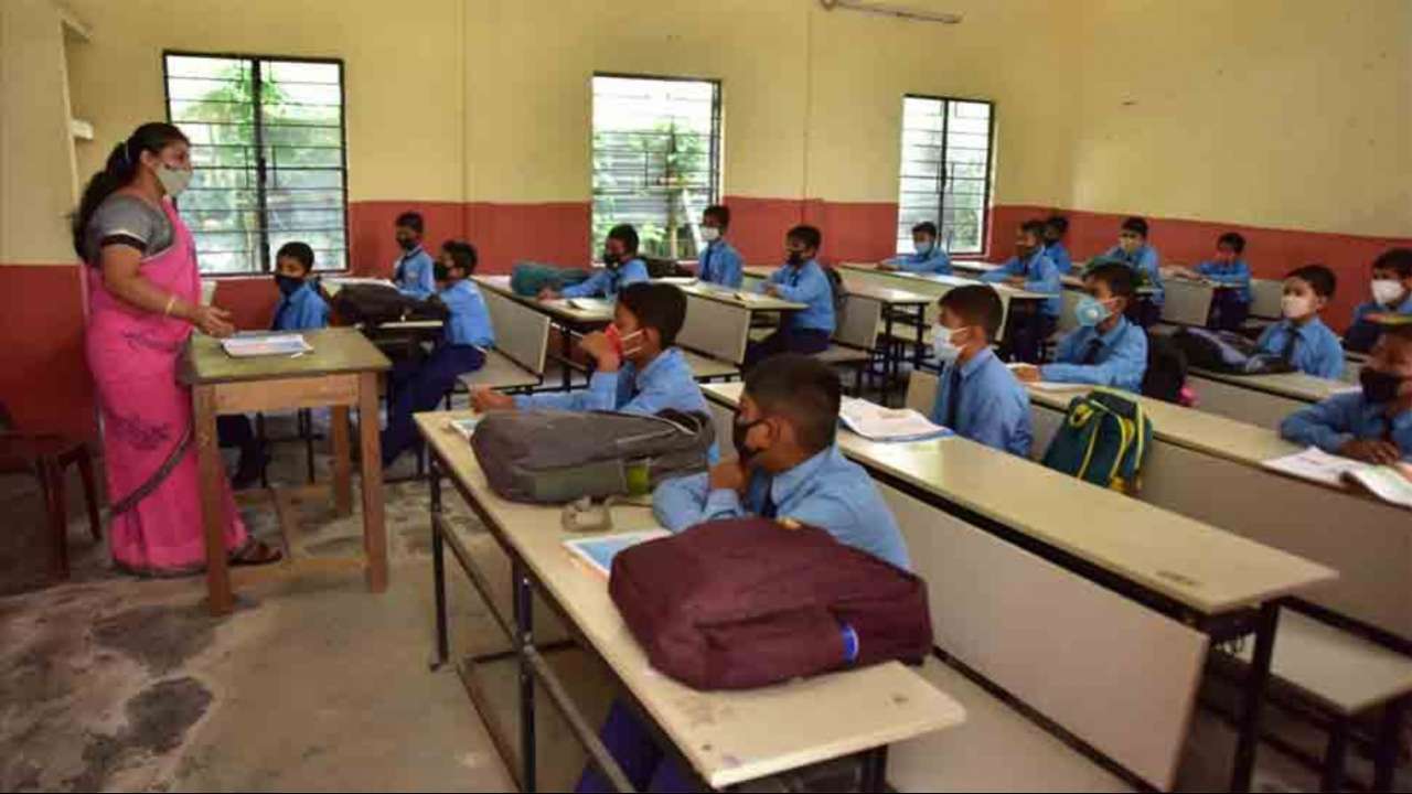 YCP Govt- Teachers: ఉపాధ్యాయులపై  వైసీపీ కీలక నిర్ణయం.. అందుకేనా?