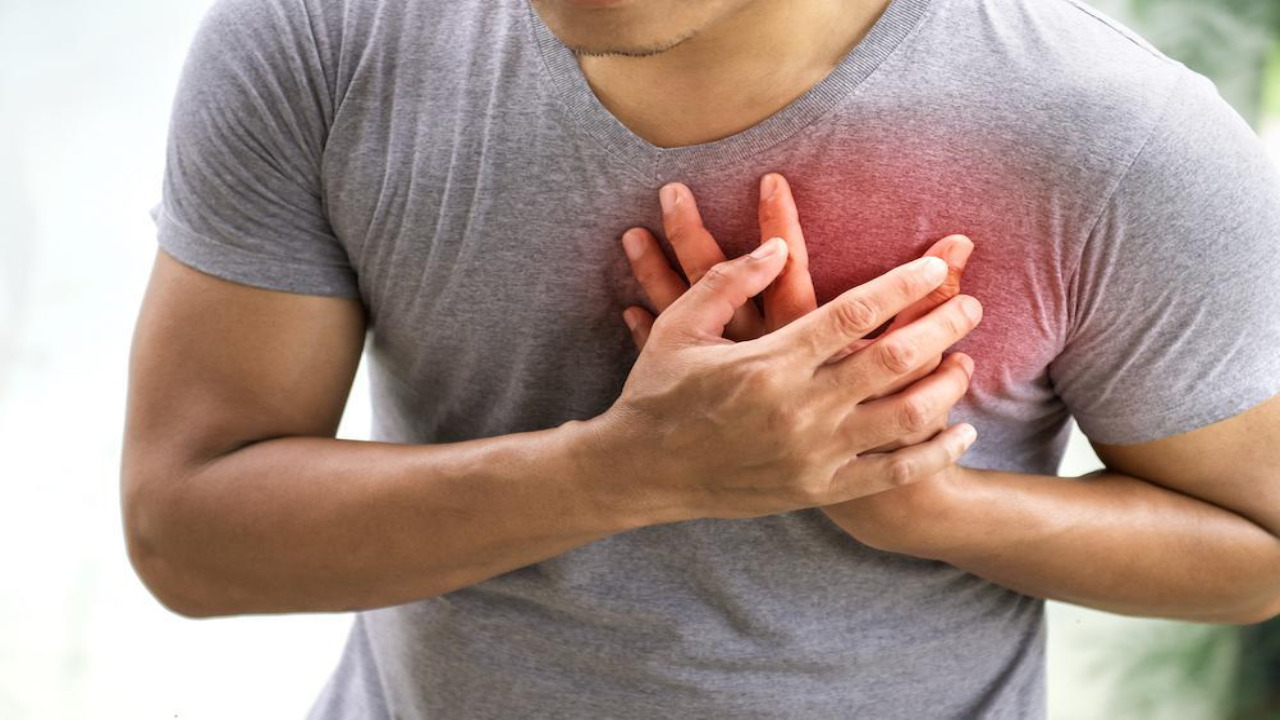 Heart Attack Symptoms: గుండెపోటు రావడానికి ముందు సంకేతాలు ఇవీ.. రాకుండా ఉండాలంటే ఏం చేయాలి?