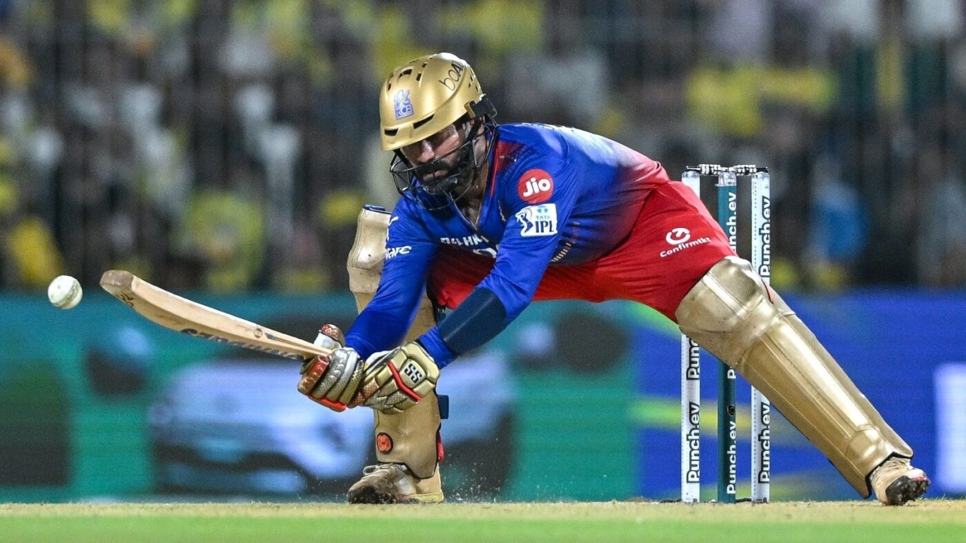 MI vs RCB: Innovative batting by Dinesh Karthik against Mumbai Indians