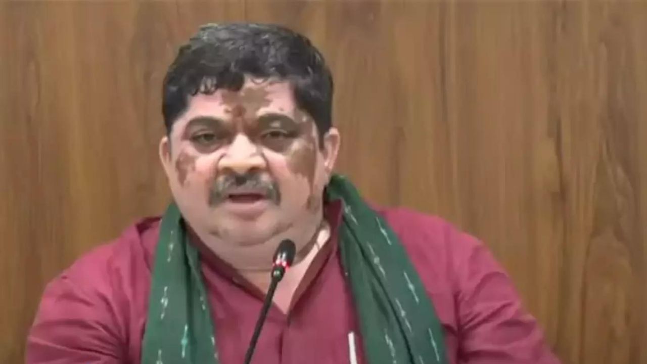 Cases Will Be Filed If Videos Of Hydra Victims Are Posted On Social Media Minister Ponnam Prabhakar