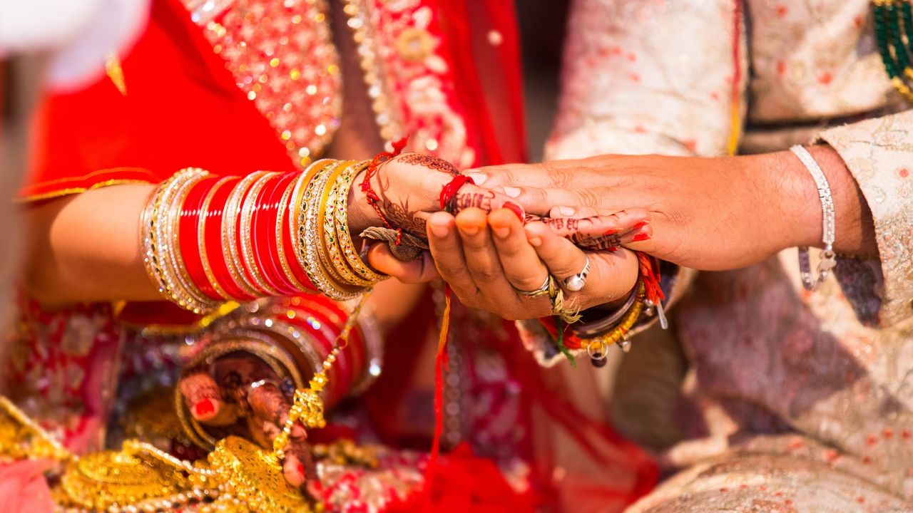 Indian Weddings Business 48 Lakh Weddings Across The Country In Two Months