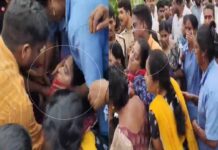 Bhadrachalam Ramalaya EO: భద్రాచలం రామాలయ ఈవోపై దాడి.. వీడియో వైరల్ Bhadrachalam Ramalaya EO