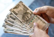 Money Tips: ఇంట్లో డబ్బు మూలన ఉంటే చెదలు పడుతుంది.. కానీ ఇలా చేస్తే రెట్టింపు అవుతుంది.. Money Tips