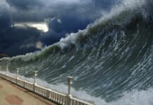 tsunami : భారీ భూకంపం.. సముద్రంలో భీకర సునామీ.. భయానక దృశ్యాలు