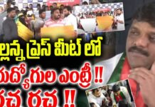 Teenmaar Mallanna : కాంగ్రెస్ కు సెగ మొదలైంది.. ఎమ్మెల్సీ తీన్మార్ మల్లన్నపై నిరుద్యోగుల దాడి