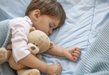 Children Sleep: పిల్లలను నిద్రలేపే సమయంలో ఇలా చేస్తున్నారా..? Children Sleep