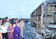 Road accidents : రోడ్డు మీదకి ఎక్కినా.. రైల్లో ప్రయాణించినా.. ప్రాణాలకు గ్యారెంటీ లేదు.. Kurnool Bus Accident