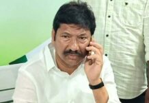 Jogi Ramesh: పారిపోతున్న మాజీ వైసీపీ ఎమ్మెల్యే జోగి రమేష్.. వేటాడి పట్టుకున్న పోలీసులు.. వీడియో వైరల్.. Jogi Ramesh Fake Liquor Case