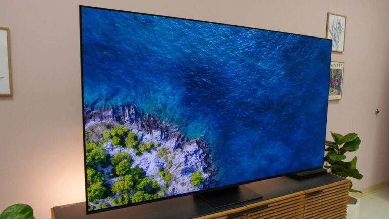 65 Inch Smart TVs: 65 అంగుళాల స్మార్ట్ టీవీ కొనాలనుకుంటున్నారా.. బడ్జెట్ లోనే ఈ 5 టీవీలు..