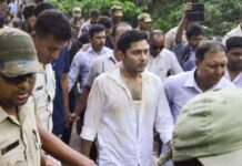Abhishek Banerjee: అధికారంలోకి వస్తే బాడీలు లెక్కబెట్టుకోవాలి అన్నాడు.. చివరికి మమత అల్లుడు రాళ్ల దెబ్బలు తిన్నాడు.. Abhishek Banerjee