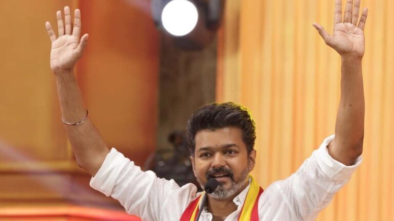 TVK MLAs ready to Resign: విజయ్ తో పాటు రాజీనామాకు సిద్దమైన TVK ఎమ్మెల్యేలు.. గందరగోళంగా మారిన తమిళనాడు..