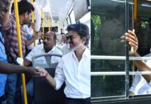 CM Vijay Bus Journey: సామాన్యులతో కలిసి ఆర్టీసీ బస్సులో ప్రయాణించిన సీఎం విజయ్.. వీడియో వైరల్.. CM Vijay Bus Journey