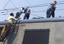 Bihar Railway Theft: ఇలా ఉన్నారేంట్రా.. 25వేల వోల్టుల హై-టెన్షన్ కేబుల్ను ఇలా కొట్టేస్తారా.. Bihar Railway Theft