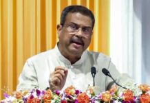 Dharmendra Pradhan Resignation: ధర్మేంద్ర ప్రధాన్ రాజీనామా.. స్టేజీపై కాక్రోచ్ల వికటట్టహాసం.. వైరల్ వీడియో Dharmendra Pradhan Resignation
