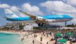 Maho Beach: విమానం టేకాఫ్.. భయంకరమైన గాలులు.. పర్యాటకులు ఎగిరిపడ్డారు.. వైరల్ వీడియో Maho Beach